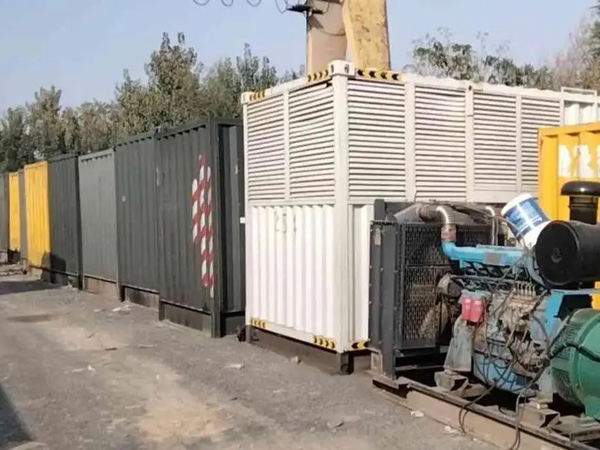 鼎城200KW柴油发电机机组每小时油耗是多少？